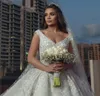 Elegancka Księżniczka Suknia Balowa Suknie Ślubne V Neck Lace Aplikacje Cekiny Koraliki Krótki Rękaw Suknie Ślubne Illusion 3D Floral Bride Dress