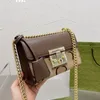 Cadeado Pequena Bolsa Quadrada Bolsas com Corrente Dourada Bolsa Feminina Crossbdoy Bolsa Retro Mensageiro Pacote Carteira com Estampas de Letras Grande Capacidade Alta Cor Ébano