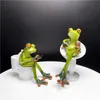 Northeuins Resin Legy Frog Figurines Nordic Creative Animal Standbeelden voor Interior Sculpture Home Desktop Woonkamer Decoratie 210607