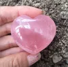 Quarzo rosa naturale a forma di cuore Cristallo rosa intagliato Palm Love Healing Gemstone Lover Gife Gemme di cristallo cuore di pietra LLB14276