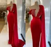 Sexy Dubai Diseñador árabe Sirena roja Satén Vestidos de noche largos con envolturas Cuello en V Cristales con cuentas Vestido de fiesta formal Vestidos de fiesta por encargo