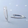 Hoop Huggie Todorova Design unico alla moda a forma di V Orecchini geometrici con zirconi cubici per regali di gioielli da sposa per donna