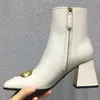 Buty 2022Designer Kobiety Koszulki Fringe Surowe palce najwyższej jakości Skórzany Przycisk Chunky Wysokie obcasy Botki Lady Buty Rozmiar35-42