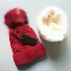 Women Designer Winter Velvet Beanie Kapelusz z pompoms Kobiety miękki rozciągający kabel dzika