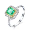 Anelli a grappolo Principessa di lusso Cristallo verde Smeraldo Pietre preziose Diamanti per le donne Oro Bianco Argento Colore Bague Gioielli Bijoux Regalo per feste