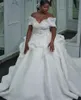 Plus Size Off Ramię Suknia Ślubna Luksusowa Błyszczy Kryształ Zroszony Linia Wielowarstwowa Suknia Ślubna Crosta Powrót Suknie Małżeństwo Robe de Mariée