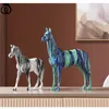 Wu Chen Long Nordic Painting Dog Horse Art Sculpture Abstract Dier Standbeeld Beeldje Hars Crafts Home Decorations Gift R5961