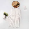 Moda Família Família Vestido Branco Renda Mãe Filha Vestidos Mulheres Floral Bebé Menina Mini Vestido Mãe Crianças Meninas Vestido Party 210331