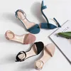 Kare Yüksekliği Topuklu Kadın Sandalet Yaz Ayakkabı Kadın Akın Faux Süet Ayak Bileği Sapanlar Terlik Peep Toe Düğün Ayakkabı Pompaları 210520