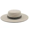 Chapeau Fedora à dessus plat en fausse laine à large bord avec rivets et perles, casquette de cowboy Trilby Panama noire et blanche