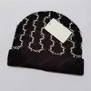 Projektantka Letter Beanie dla kobiet panie 2021 Nowy trend marki mody kubełko dzianinowy czapkę czarny różowy zimowy druk czapki