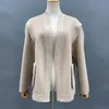 Cappotto da donna in pelliccia sintetica invernale di alta qualità con maniche speciali in cashmere Moda donna stile corto Outwear abbottonatura lavorata a maglia da donna