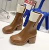 2021 Женщины Betty Boots ПВХ Резиновая Платформа извещающая Платформа Knee-High Высокий Дождь Кашемири Бэки Boot Черный Водонепроницаемый Wellly Hloe Обувь Наружные Дождевые Шоки Высокие каблуки