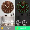 12 tum Lysande väggklocka Trä Silent Light i mörk natt Nordic Fashion Wall Clock Non Ticking Clock With Night Light 211110