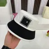 Luxurys 2021 Mode Designers Män och Kvinnor Bucket Hat Black White Stitching Cotton Twill Fisherman Cap kan bäras under alla årstider för mångsidig komfort bra