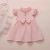 Nouveau 2020 Enfant Enfants Bébé Filles Été Solide Lin Bouton À Volants Manches Courtes Mignon Arc Princesse Robe Robe De Soirée Q0716