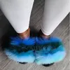 2021 Frauen Neue Mehrfarbige Fuzzy-Hausschuhe Mode Fuzzy Slides EVA Weiches und flauschiges Fell Sandalen Damen Sommer Flip-Flops Fourrure X0523