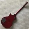 Chitarra elettrica rossa trasparente per hardware in nastro con tastiera in palissandro con ponte fisso.