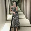 Vuwwyv Jacquard Animal Print Jersey Klänning Kvinnor Vit Svart Baklösa Straps Midi Kvinna Chic Casual Sticka Vestidos 210430