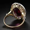 Huitan Gorgeous女性の結婚式のパーティーの指輪指輪楕円形の赤いCZ 2つのトーンデザイン貴族の誕生日プレゼント女性のエレガントなファッションジュエリーx0715