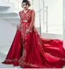 Delikatny czerwony i złoty Maroko Kaftan Formalne Suknie Wieczorowe Kryształy Zroszony Aplikacje Koronki Długie Rękawy Luksusowy Turcja Saudyjska Arabska Dubaj Satin Party Party Suknie 2021