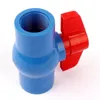 Vattenutrustning Inner DIA. 1/2 "Kvinna/20 mm uttag rak trågkulventil blå PVC Garden Irrigation Fitings Red Switch
