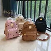 Mini Çapraz Sırt Çantası Seyahat Su Geçirmez Baskılı Mini Sırt Çantaları Unisex Mektubu Hakiki Deri Sequins Fermuar Yumuşak Satchels Bölmesi Kadın Moda Okul Çantası