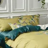 Set di biancheria da letto Biancheria da letto in quattro pezzi Biancheria da letto leggera di lusso Copripiumino caldo in cotone a fiocco lungo Alla moda Semplice set per la famiglia