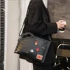Fabrycznie hurtowa torebka torebka fajna dekoracja męska torba osobowość nit rift punkowe ręczne torby