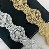 Luxury Women's Metal Waist Chain Hollow Blommor Design Rhinestone Inset Damer Bröllop Smycken Bälte med Royal Gravering