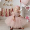 ほこりのピンクのリトルガールズポージェントのドレスボールガウンフリルの花の誕生日パーティーの服用赤ちゃん弓鍵穴バック茶長キッズフォーマルウェア