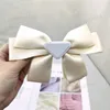 Cute Bow Hair Klipsy Trójkąt Odznaka Szafa Proste Eleganckie Satynowe Klip Wysokiej Grade Moda BowkNot Barrettes