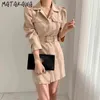 MATAKAWA Robe à col rabattu pour femmes Robe à boutonnage droit Boucle carrée Ceinture Trench Coat Robe Printemps Vestidos 210513