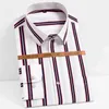 Mäns Mode Långärmad Silky Tyg Striped Shirts Single Patch Pocket Work Casual Standard-Fit Easy Care Classic Dress Shirt 210714