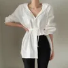 Ezgaga Camicie da donna da ufficio in stile francese Chic Colletto rovesciato Manica lunga Bianco Vita sottile Stringate Camicie irregolari Donna Top 210430