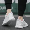 Moda Top Mulheres Mens Running Shoes Triplo Bege Branco Preto Jogging Sports Trainers Sneakers Corredores Tamanho 38-45 Código LX29-0891