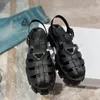 Frühling Sommer 22SS Neue Sandale Dickbesohlte Ausrüstung Ausgehöhlte Slides Baotou Damen Freizeit Erhöhte Ein-Knopf-Roman-Tide-Schuhe mit Box