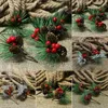 Dekorativa blommor kransar 12 tallsimulering julgran hänge konstgjorda blommor grön röd bär kon holly gren hem dekor