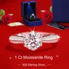 1ct Moissanite 웨딩 반지를위한 925 스털링 실버 18k 도금 다이아몬드 최고 품질의 레이디 링 선물 상자 조절 가능한 크기 패션 고급 디자이너 보석