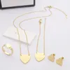 Topkwaliteit Vrouwen Designer Ring Oorbellen Ketting Armbanden Rvs Trendy Stijl 3 Kleuren Sets Hart Liefde Hanger Mode 250Q