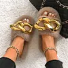 Furry Slides Fluffy Flip Flops Big Gold Chain Plush Tofflor Hem Flat Sandaler Lyxiga Faux Fur Slippers Ladies Fashion Fur Shoes H0914