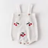 春の秋の赤ちゃんの女の子の衣装服セット生まれのチェリーニットコート+ロンパーススーツ幼児ガールズ服210429