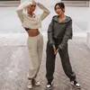 Pantalones de dos piezas para mujer MUICHES Estilo Safari Conjunto de mujer Manga de murciélago Suelta Corta con capucha Cintura elástica Cargo Bolsillo Streetwear Sólido Básico A