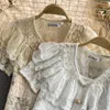 Blusas das mulheres camiseta camisa com v-pescoço em v camisa de mangas curtas 2022 estilo de verão fino laço solto crocheted lotus folha top 0427