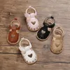 Noworodków Baby Buty 2022 Lato Dziewczyny Niemowlęte Solidne Heart Hollowed Out Slip PU Skórzane Oddychające Sandały Buty Maluch Buty