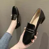 Klänning skor våren kvinna glida på platt skor kvinnor loafers svart kvadrat tå mulor low heels metall pärla loafer damer båt skor 9026n 220309