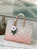 M57641 Borsa shopping da donna di design colore sfumato Tela gigante accessoriata in pelle di vacchetta colorata Borsa ONTHEGO Borsa 264s