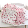 Japansk stil sommar bomull Kortärmad Shorts Pyjamas kostym Kvinnor Double Gaze Cute Strawberry Tun Home Service Women 210622