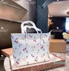 2021 luxe designer femmes sac à provisions de mode classique de grande capacité seule épaule haute qualité tourisme imprimé ordinateur portable fourre-tout cerise