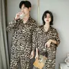 Leopard-Paar-Pyjamas-Set Langarm Weiche Seide-Pyjama-Sets Frauen Übergroße Mens Nachtwäsche Nachthemd Frühling Home Kleidung 210524